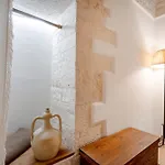 Trulli Lithos בית הארחה