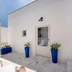 Trulli Lithos בית הארחה 3*