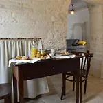 Trulli Lithos בית הארחה אלברובלו